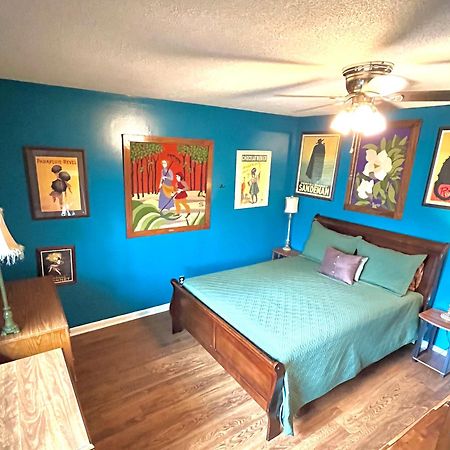 Family Friendly Downtown Home - Private Yard & Grill - Location, Location, Location! Athens Esterno foto