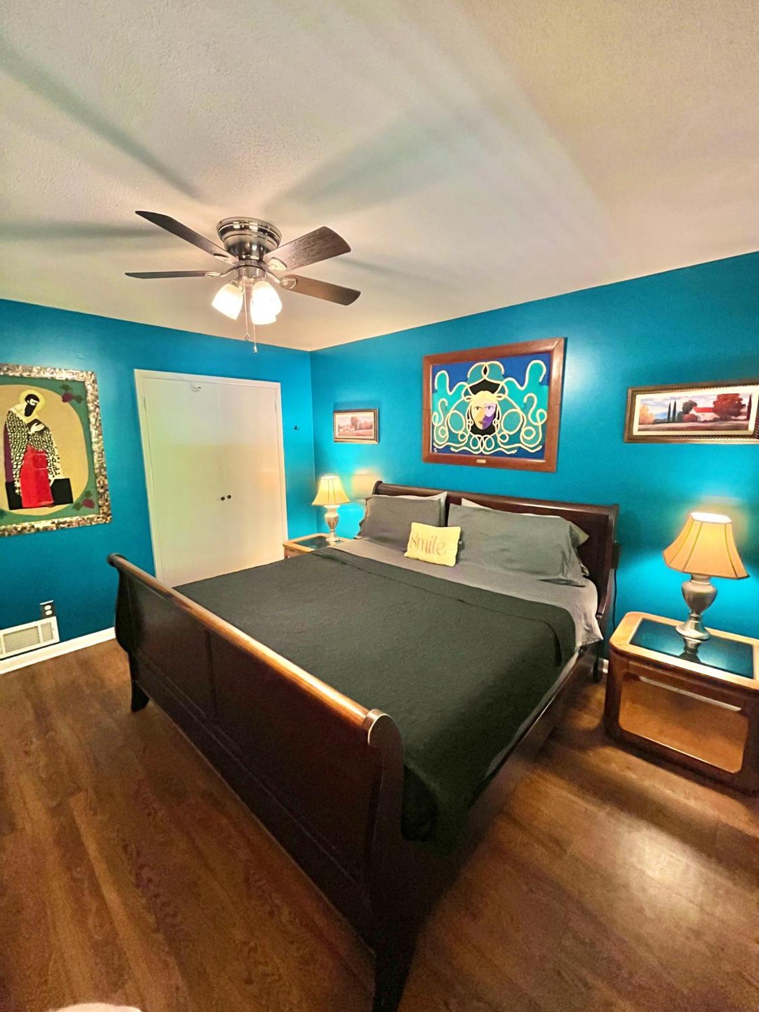 Family Friendly Downtown Home - Private Yard & Grill - Location, Location, Location! Athens Esterno foto