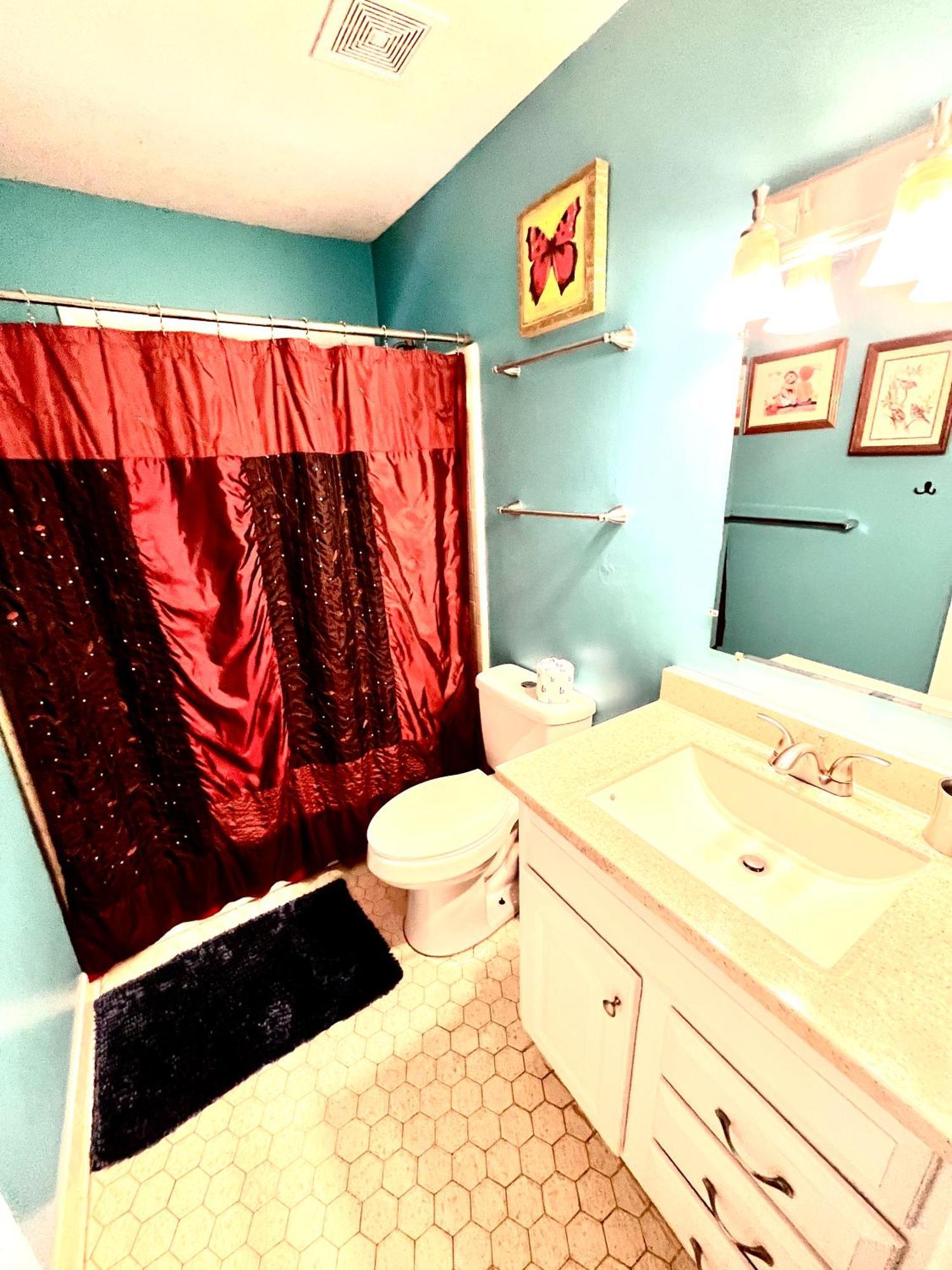 Family Friendly Downtown Home - Private Yard & Grill - Location, Location, Location! Athens Esterno foto
