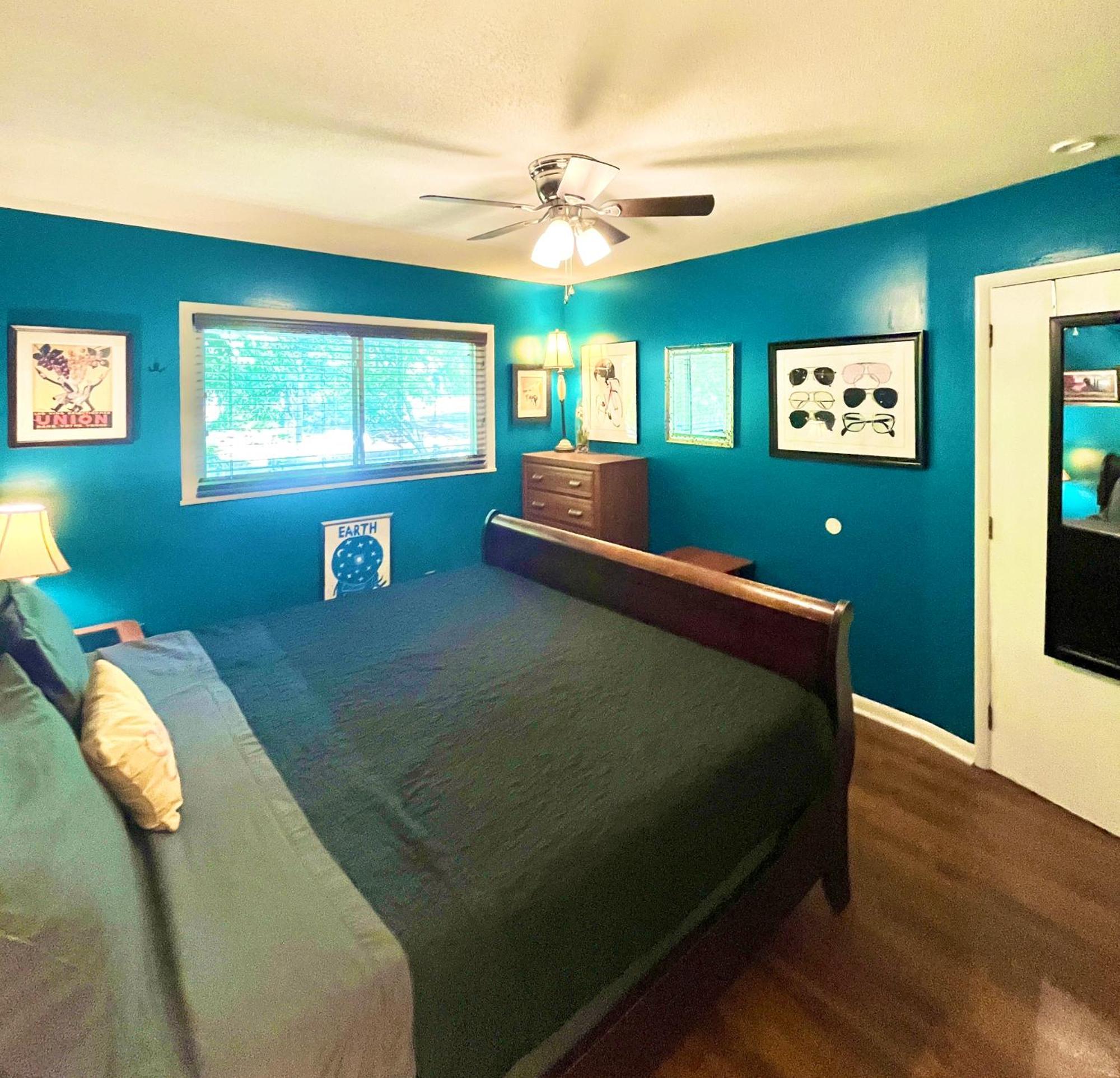 Family Friendly Downtown Home - Private Yard & Grill - Location, Location, Location! Athens Esterno foto