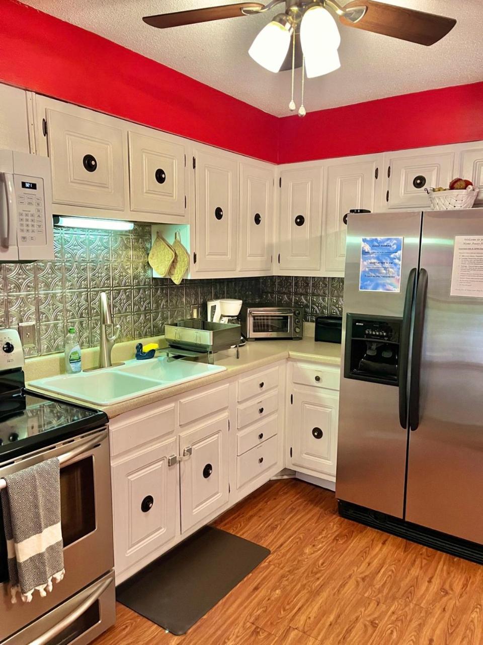Family Friendly Downtown Home - Private Yard & Grill - Location, Location, Location! Athens Esterno foto