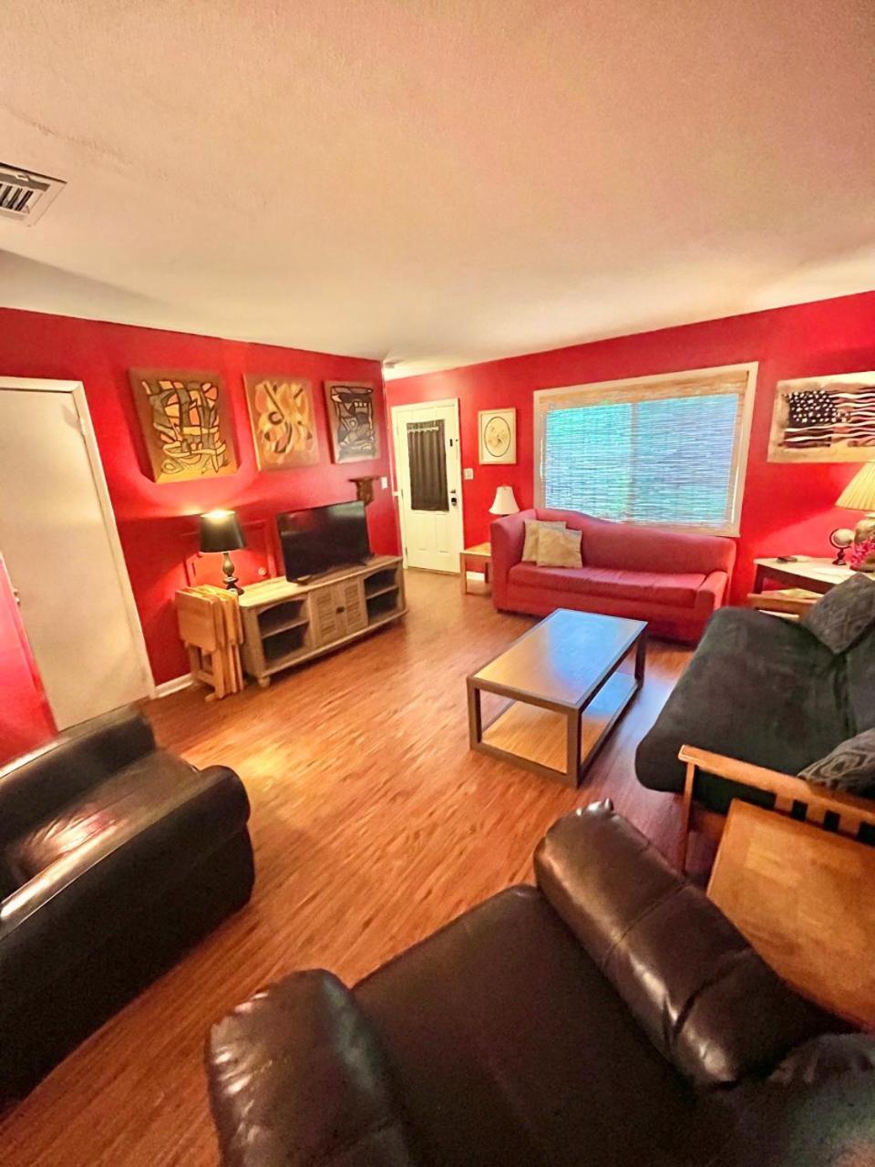 Family Friendly Downtown Home - Private Yard & Grill - Location, Location, Location! Athens Esterno foto