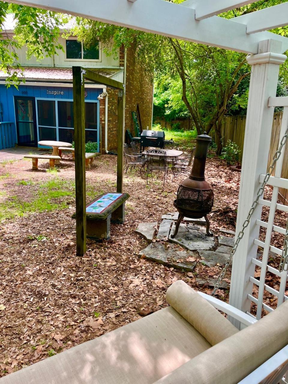 Family Friendly Downtown Home - Private Yard & Grill - Location, Location, Location! Athens Esterno foto