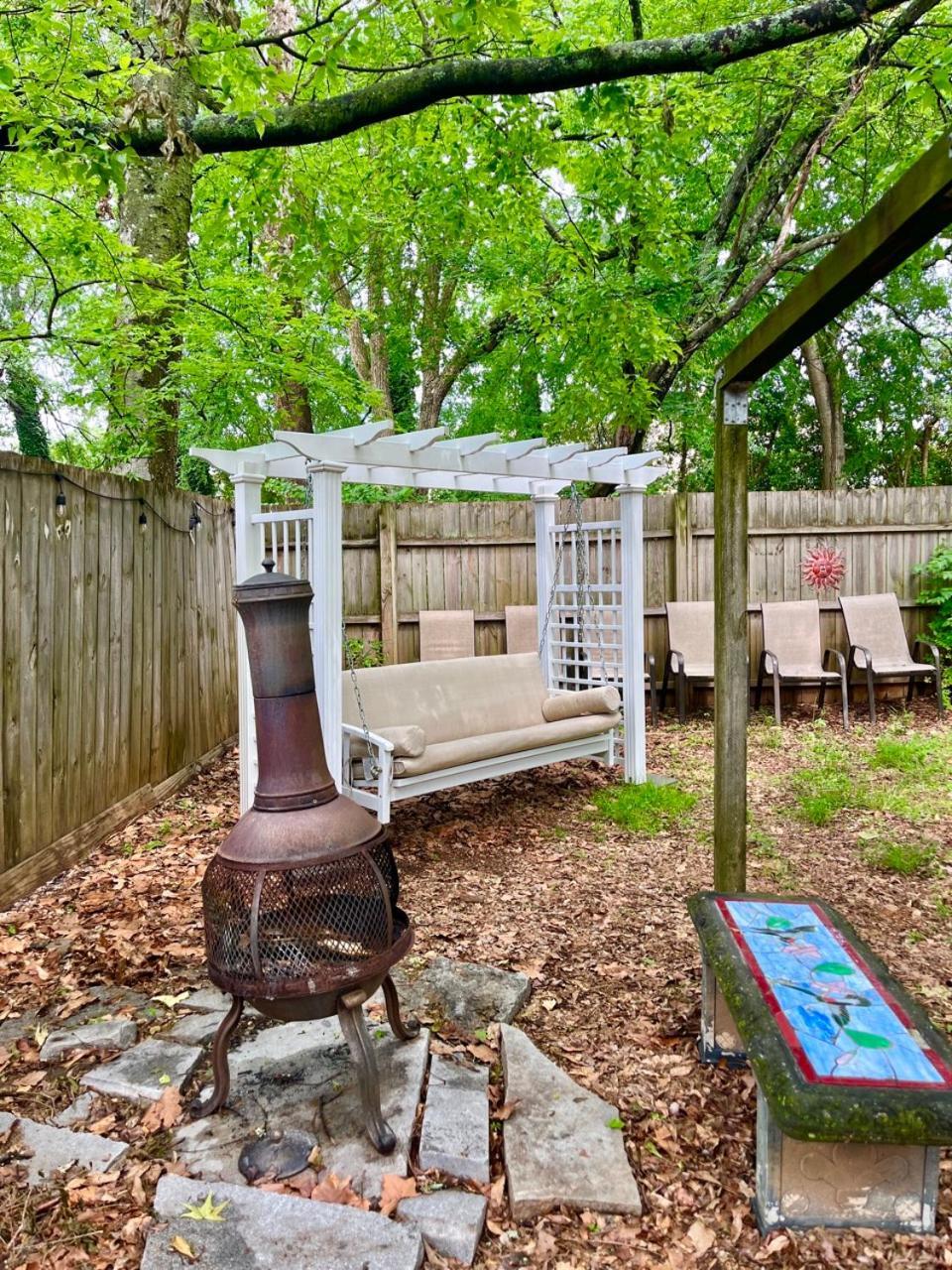 Family Friendly Downtown Home - Private Yard & Grill - Location, Location, Location! Athens Esterno foto